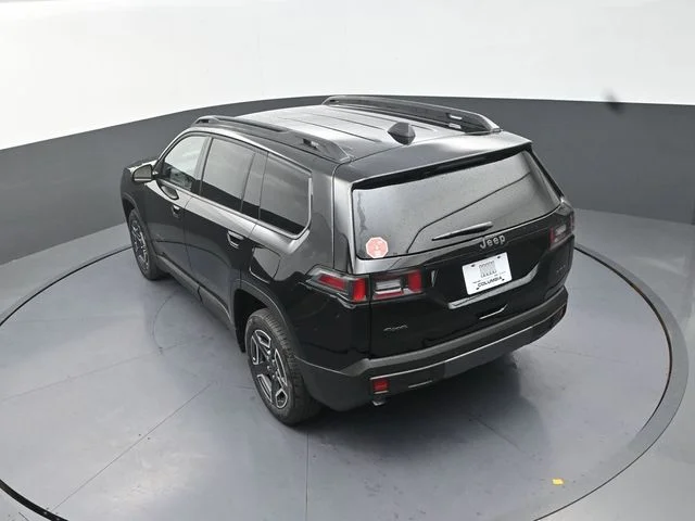 New 2026 Diamond Black Crystal Pearl-Coat Exterior Paint Jeep Laredo image 15