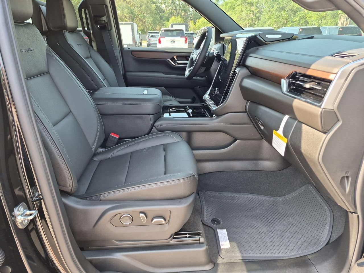 2026 GMC Yukon XL Denali - Photo 25