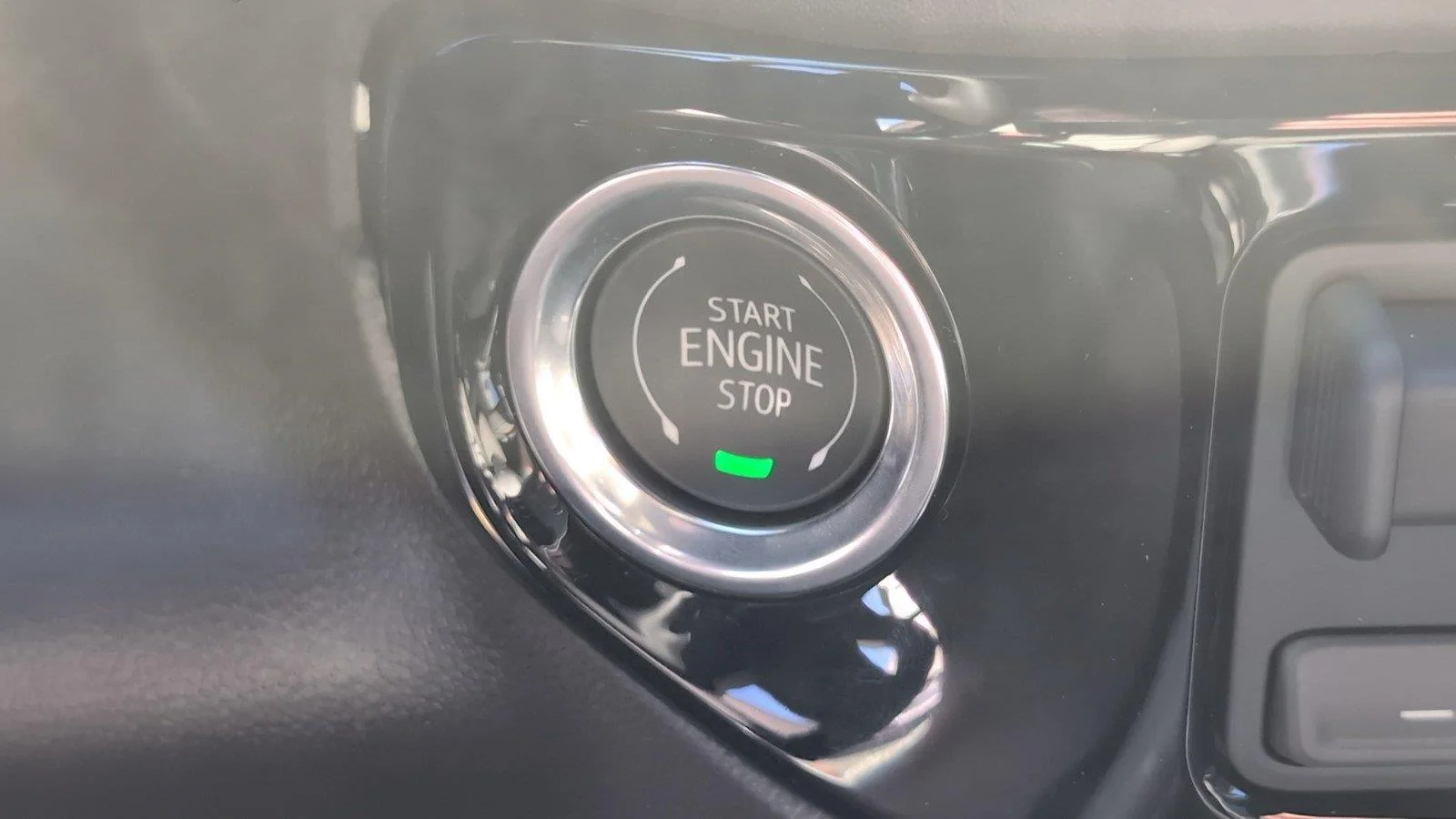 New 2026 Glacier White Tricoat GMC SLT image 27