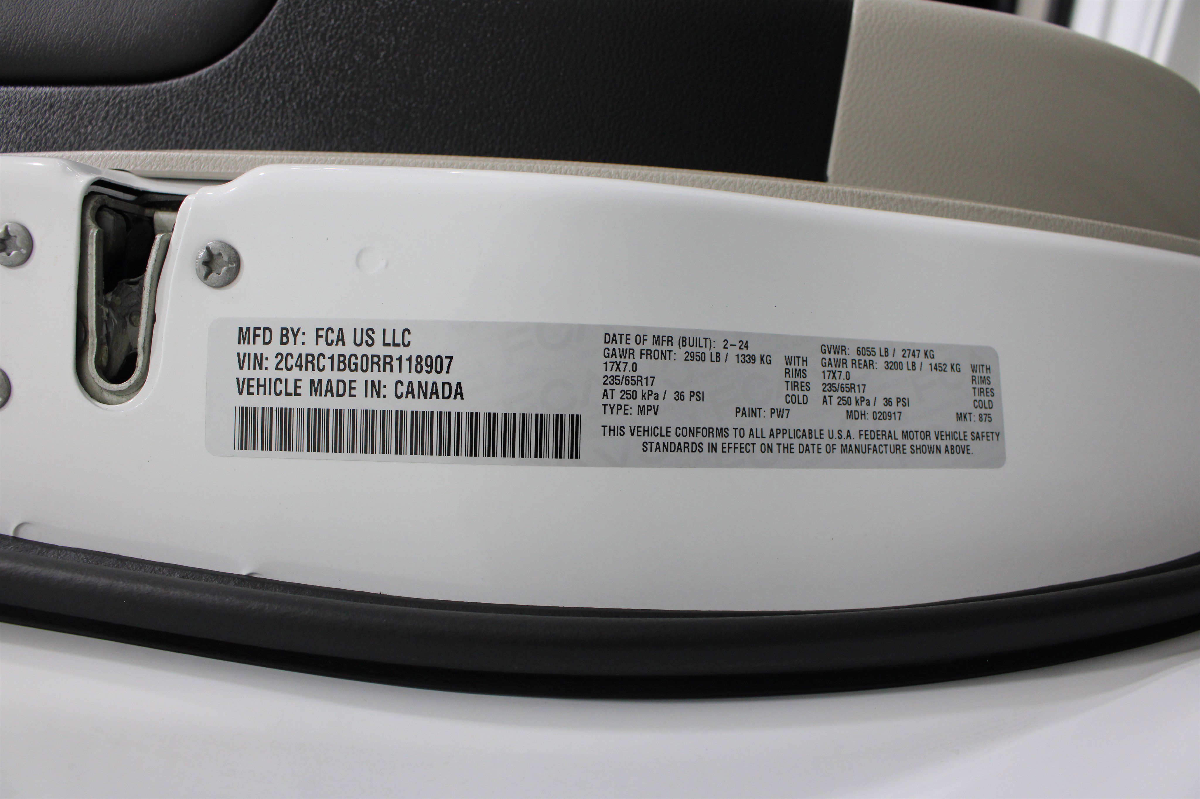 Used 2024 Bright White Clearcoat Chrysler Touring L image 39