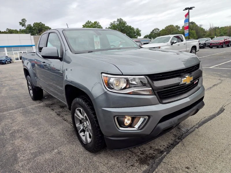 Used 2018 Gray Chevrolet Z71 image 3