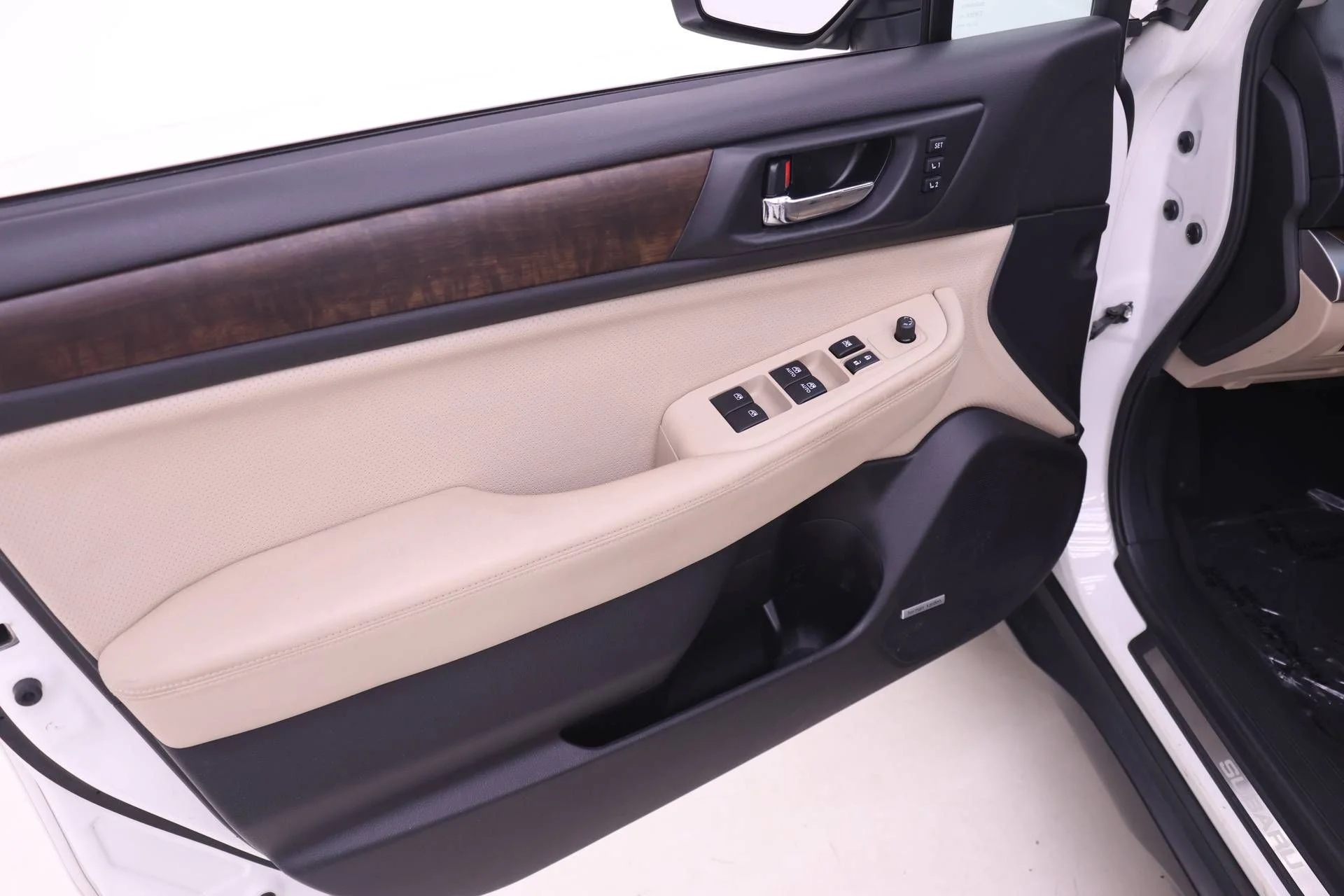 Used 2015 Crystal White Pearl Subaru 2.5i image 8
