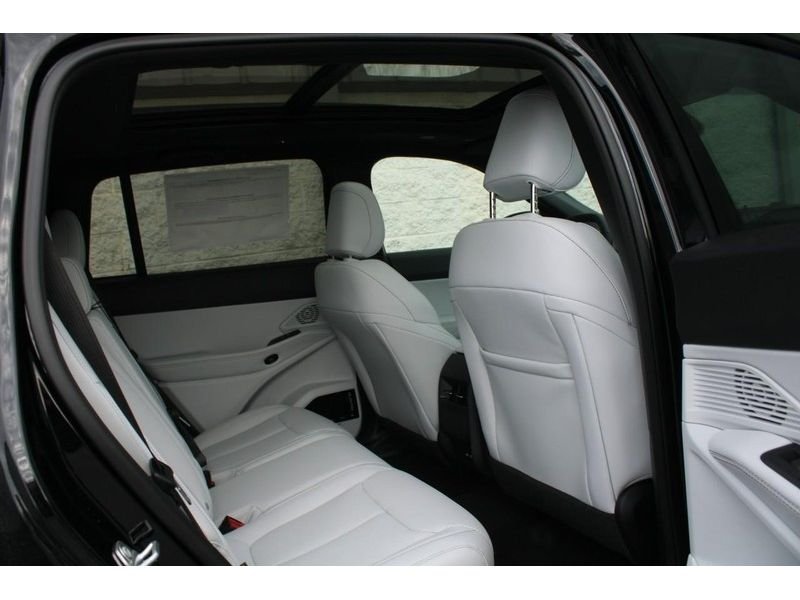 New 2026 Diamond Black Crystal Pearl-Coat Exterior Paint Jeep Limited 4x4 image 7