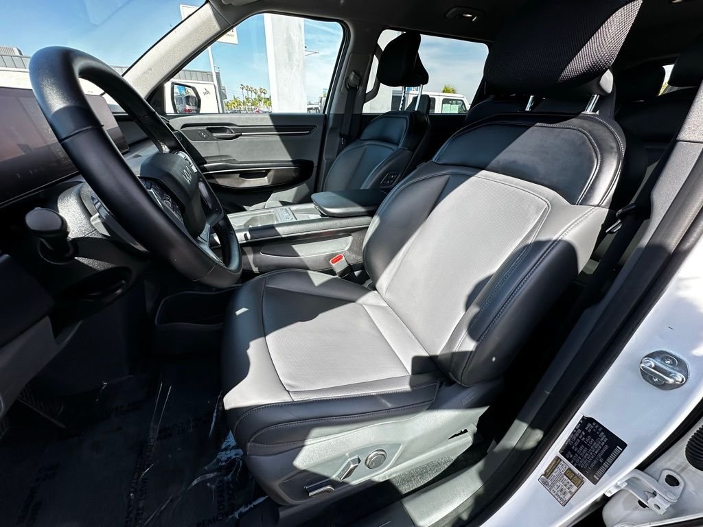 Used 2024 Snow White Pearl Kia Light Long Range image 11