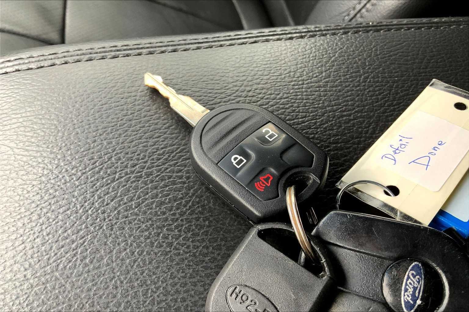 Used 2014 Ingot Silver Metallic Ford Lariat image 12
