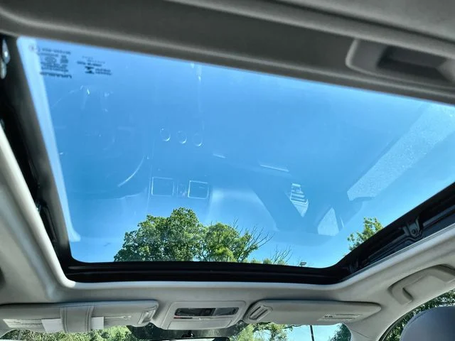 Used 2018 Silver Subaru 2.5i Premium image 18