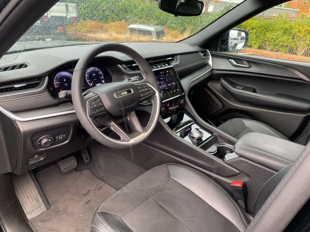 Used 2024 Diamond Black Crystal Pearlcoat Jeep Altitude X image 9