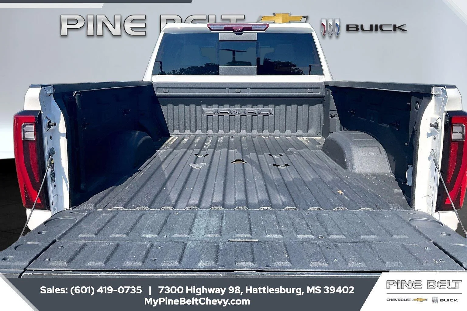 Used 2024 White Frost Tricoat GMC Denali image 5
