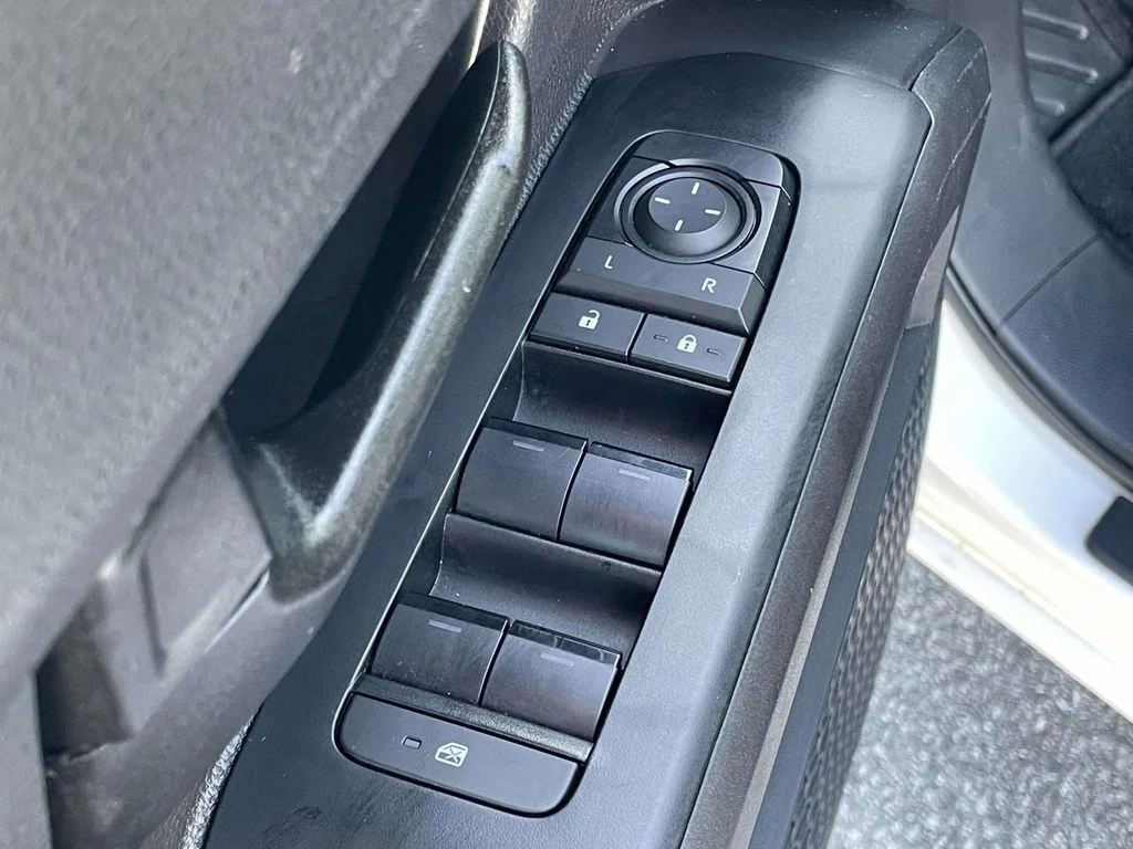 Used 2026 Ice Cap Toyota SR5 image 6