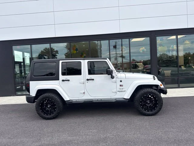 Used 2017 White Jeep Unlimited Sahara image 2