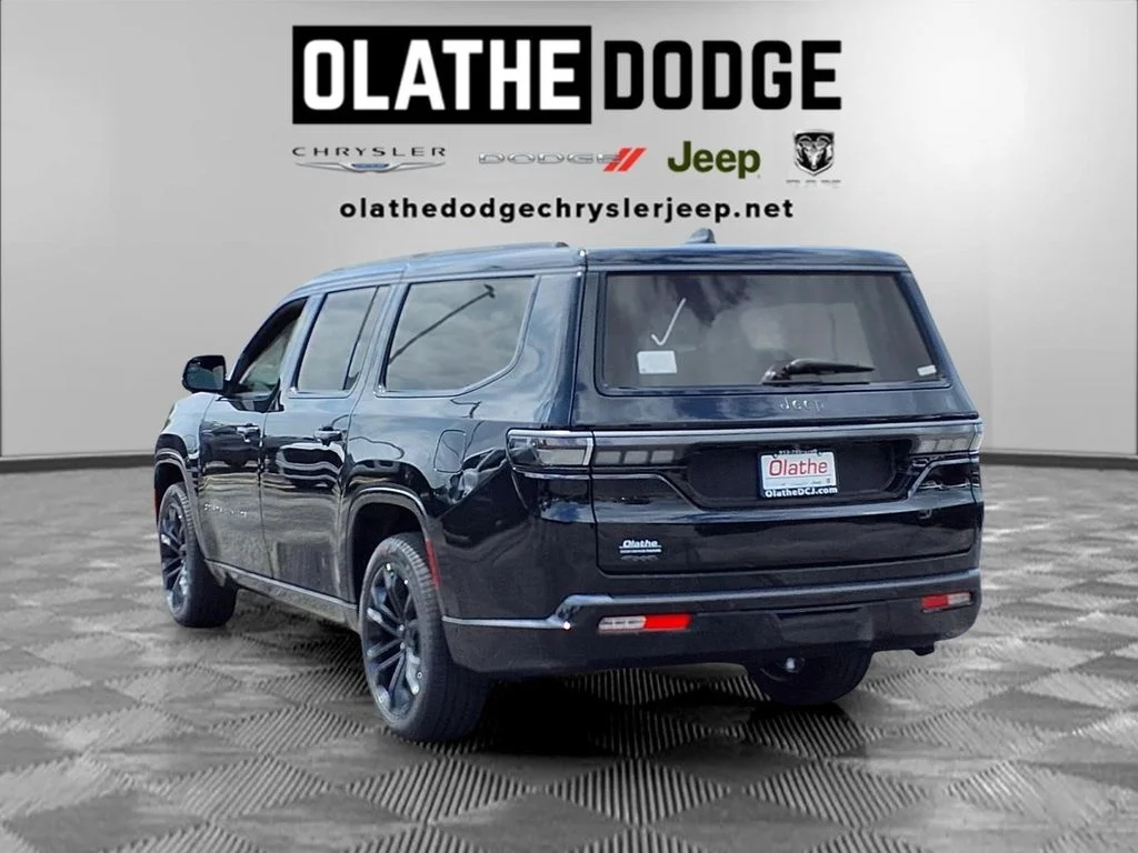 New 2026 High Gloss Black Exterior Paint Jeep Summit Reserve image 3