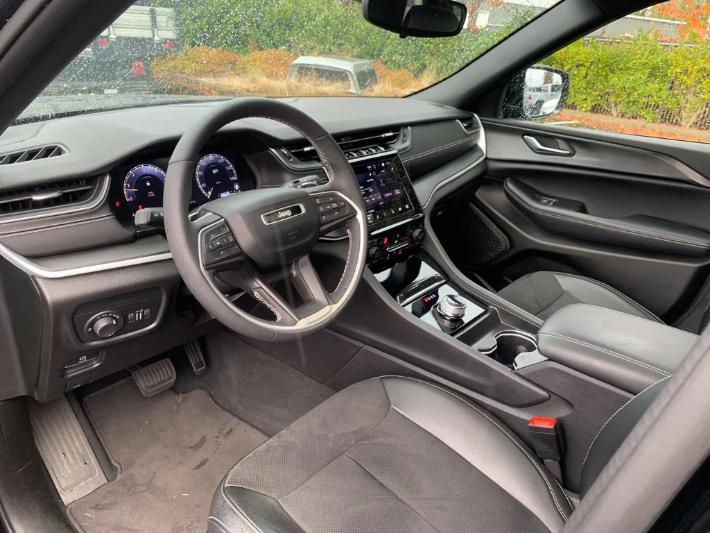 Used 2024 Diamond Black Crystal Pearlcoat Jeep Altitude X image 10