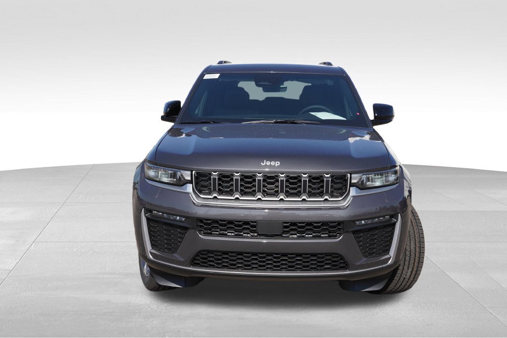 New 2026 Baltic Gray Metallic Clear-Coat Exterior Paint Jeep Limited image 8