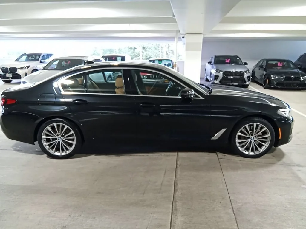 Used 2021 Black Sapphire Metallic BMW 530e iPerformance image 4