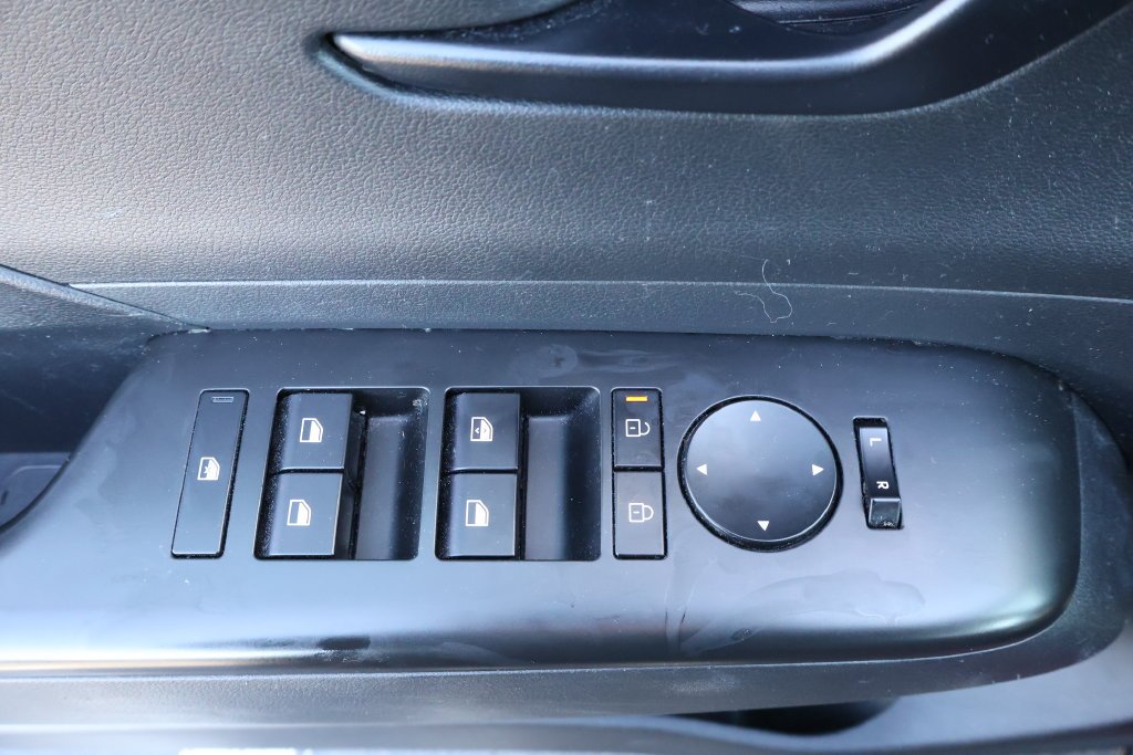 2025 Hyundai Kona SEL - Photo 12