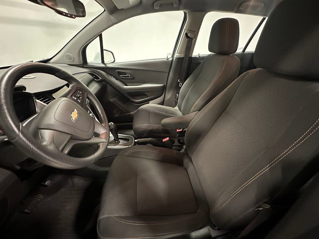 Used 2019 SUMMIT WHITE Chevrolet LS image 3