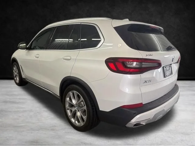 Used 2023 White BMW sDrive40i image 8