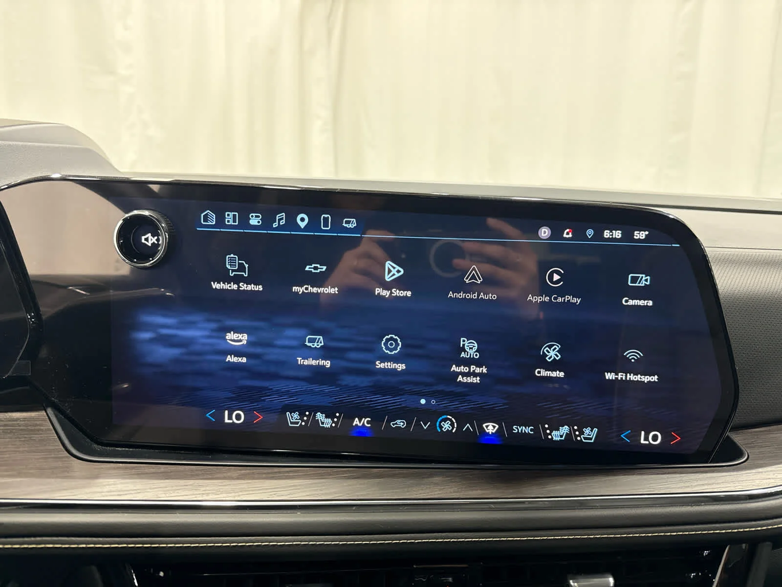 2025 Chevrolet Suburban Premier - Photo 28
