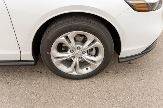 Used 2024  Honda LX image 9