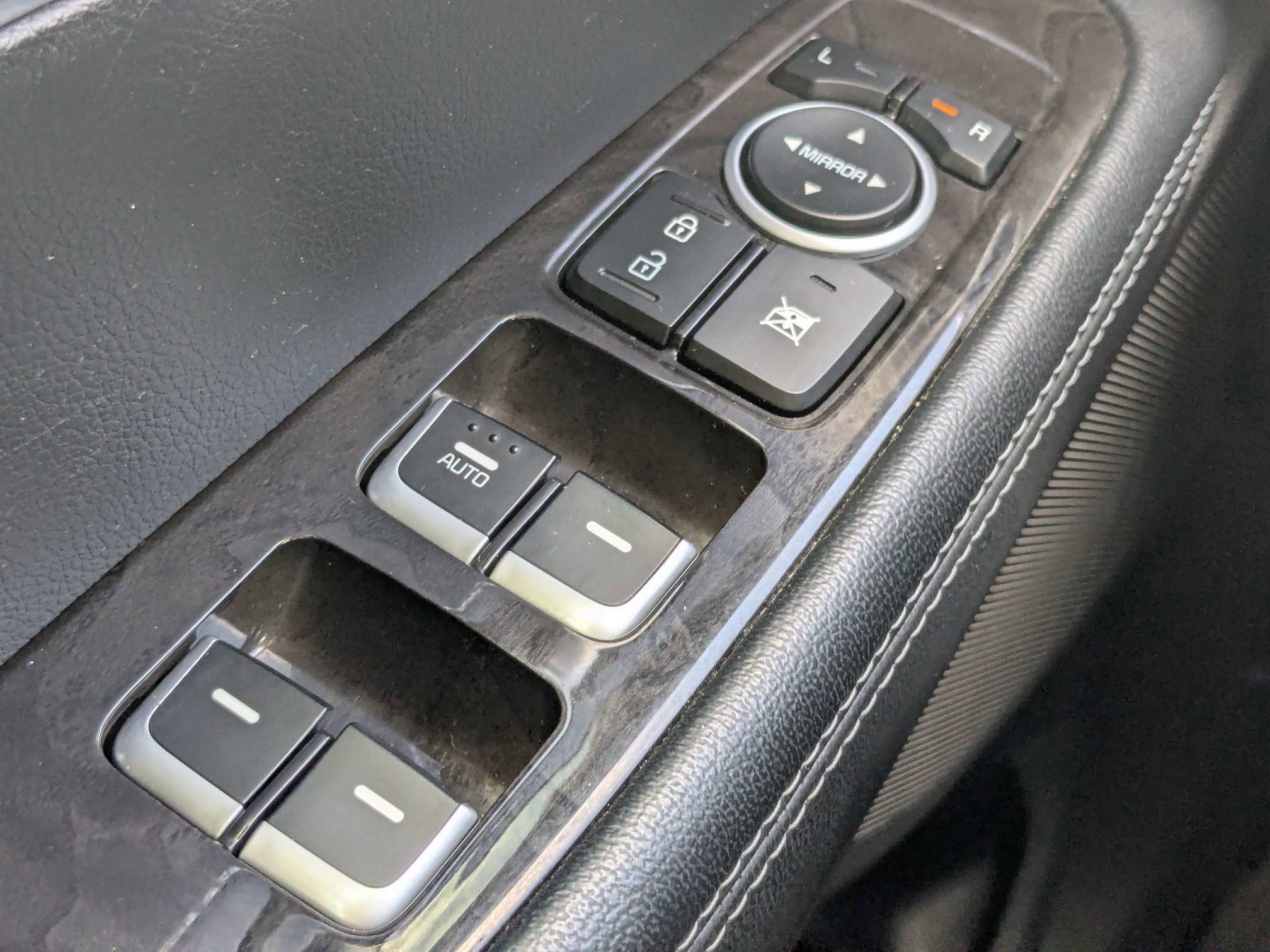 Used 2018 Ebony Black Kia L image 30