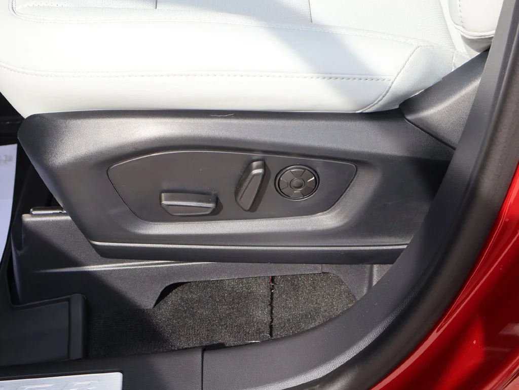 New 2027 Ruby Red Metallic Tinted Clearcoat Ford Platinum™ image 25