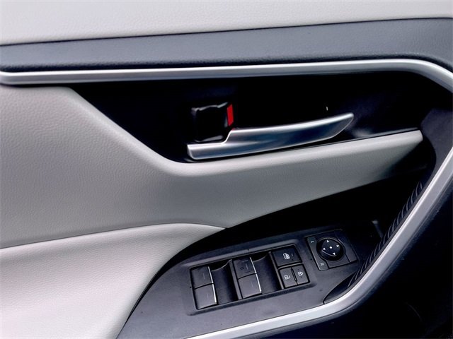 2025 Toyota RAV4 XLE photo 3