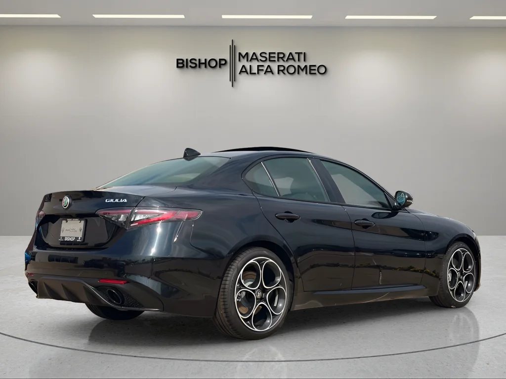 2026 Alfa Romeo Giulia Base - Photo 8