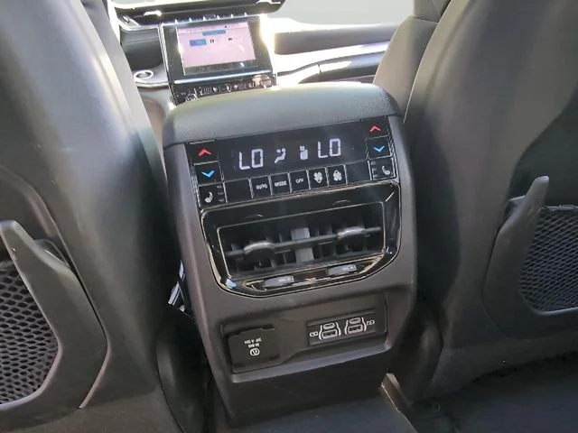 2022 Jeep Grand Cherokee Overland - Photo 45