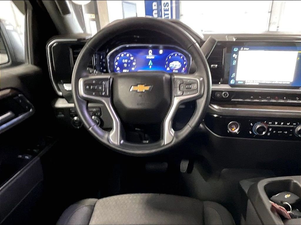 Used 2023 Gray Chevrolet LT image 17