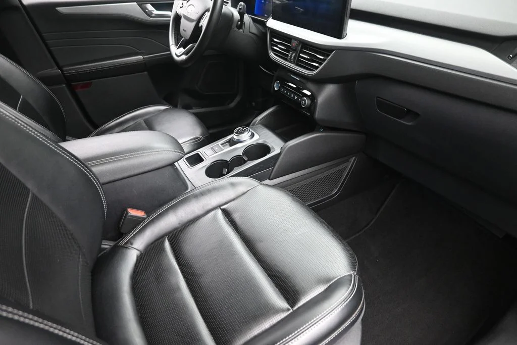 Used 2023 Silver Ford Platinum image 9