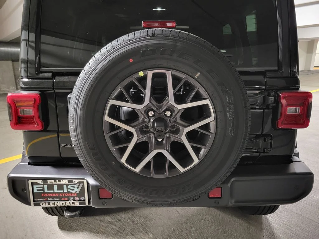 New 2026 Black Clear-Coat Exterior Paint Jeep Sahara image 19