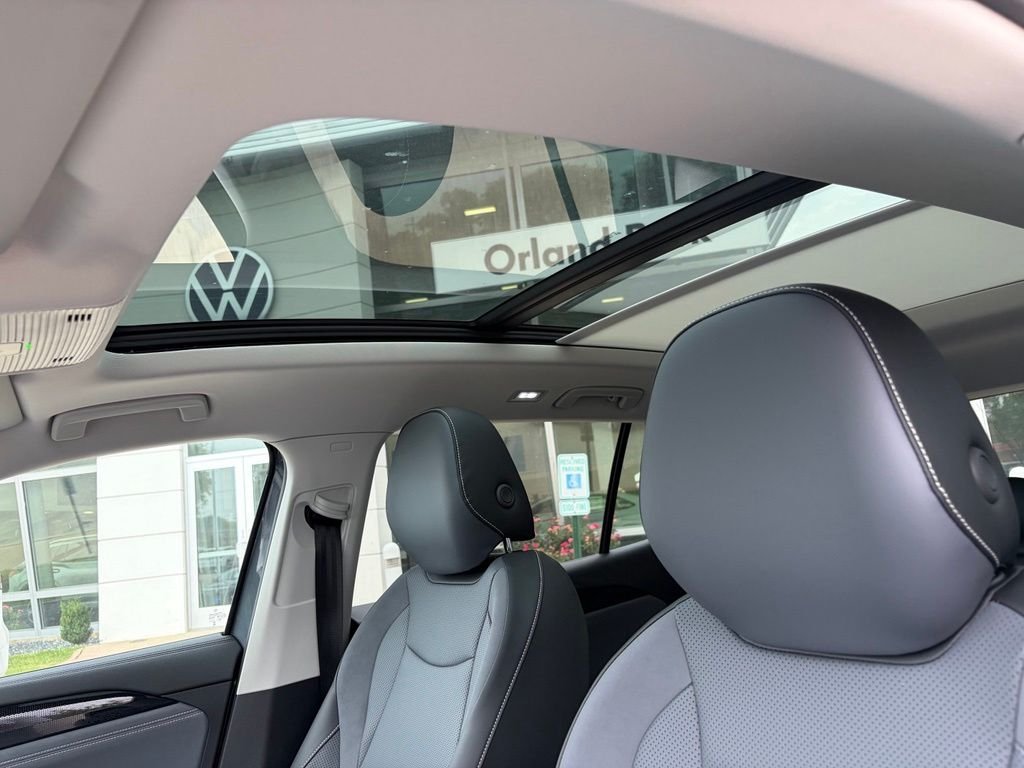 New 2026 Platinum Gray Metallic Volkswagen 2.0T SE image 9