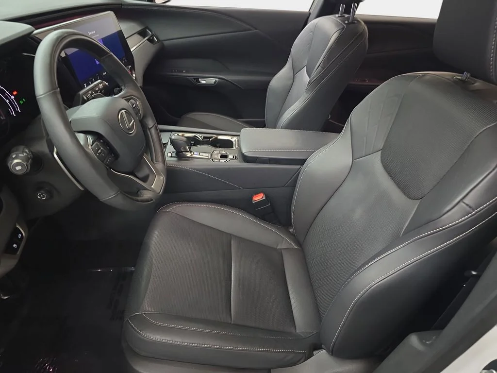 Used 2023 White Lexus 350 Premium Plus image 18