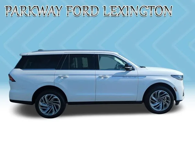 Used 2025 White Lincoln Reserve image 6