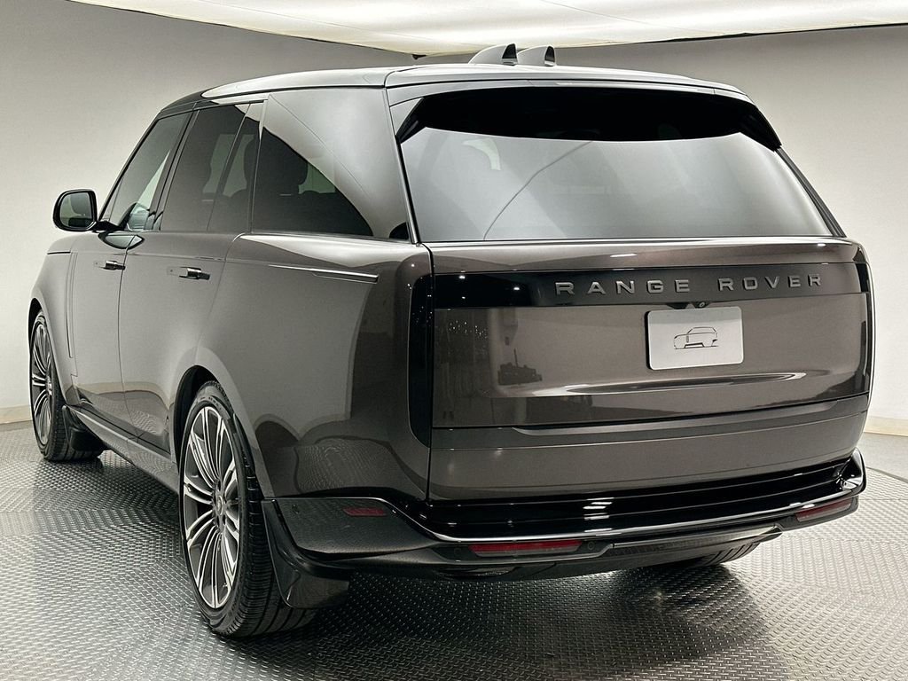 Used 2024 Charente Gray Premium Metallic Land Rover SE image 11