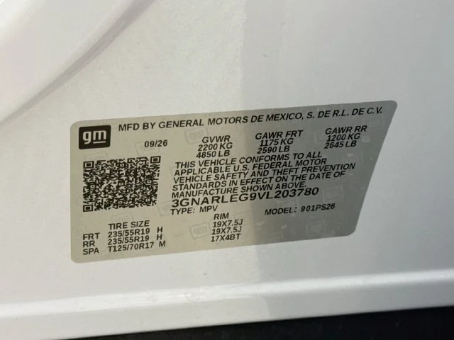 New 2027 Polar White Tricoat Chevrolet RS image 32
