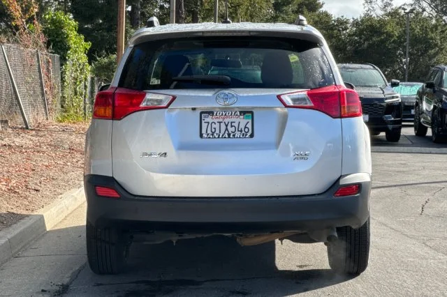 Used 2014 Silver Toyota XLE image 5