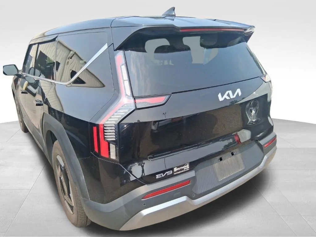 Used 2024 Black Kia Light Long Range image 6