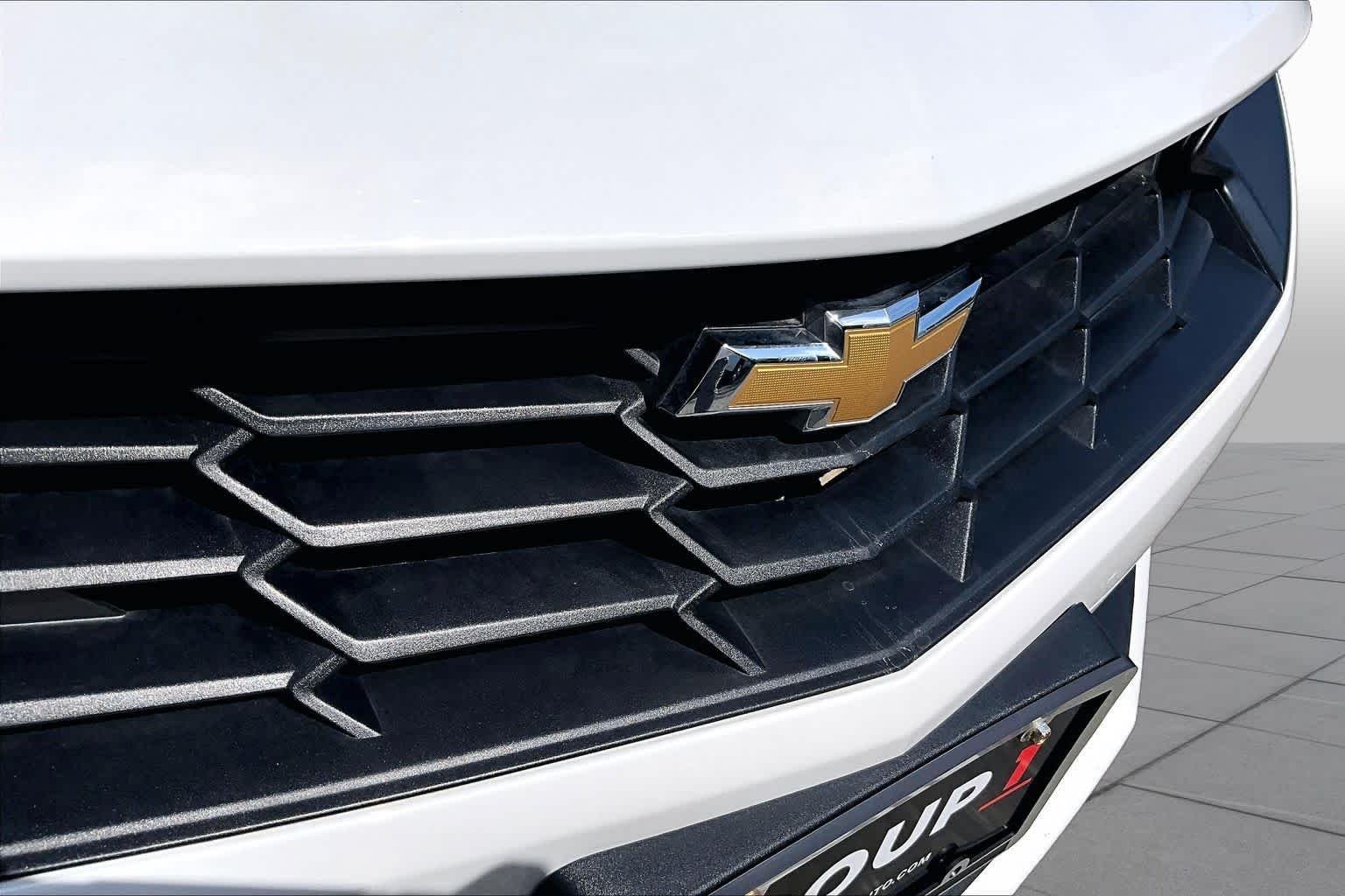 Used 2024 Summit White Chevrolet 3LT image 28