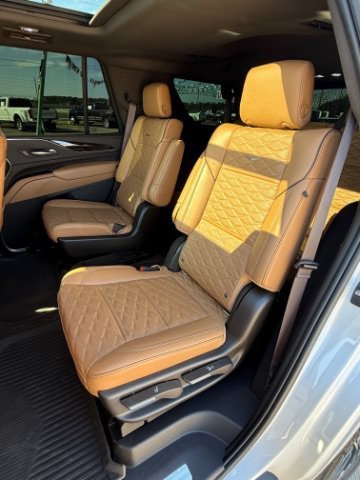 Used 2021 Crystal White Tricoat Cadillac Premium Luxury image 13