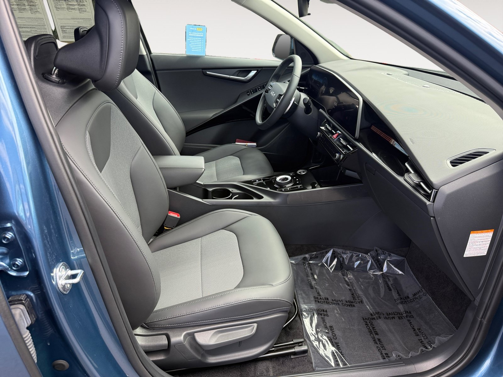 Used 2024 Mineral Blue Kia Wind image 19