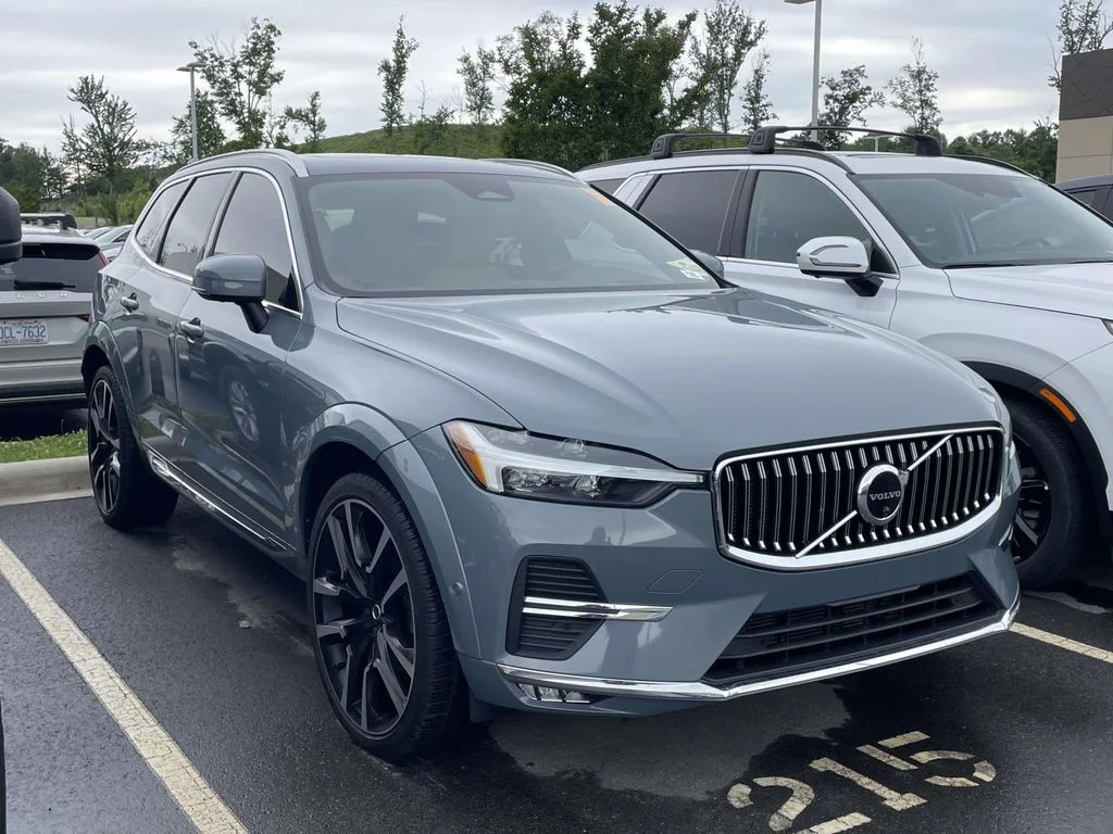 2023 Volvo XC60 B5 Ultimate Bright Theme FWD's photo