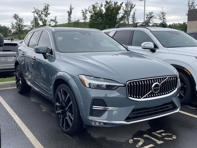 2023 Volvo XC60 B5 Ultimate Bright Theme