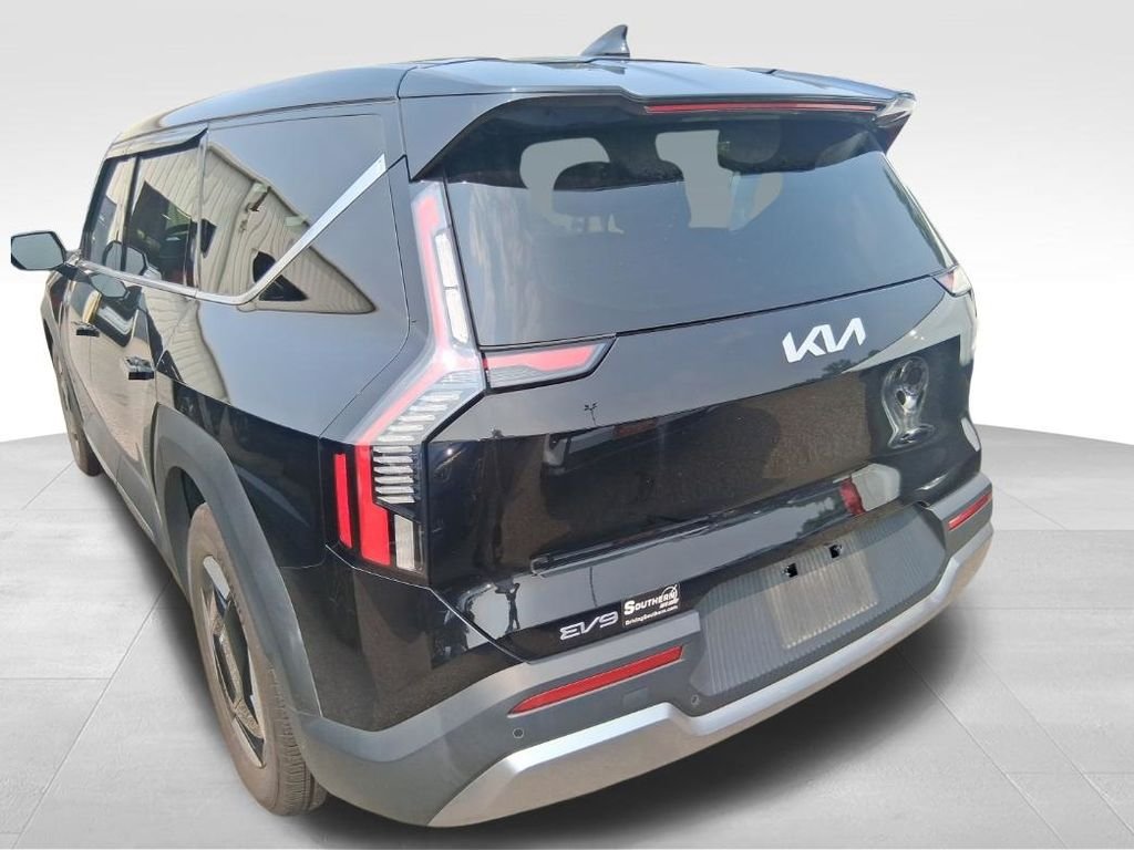Used 2024 Black Kia Light Long Range image 6