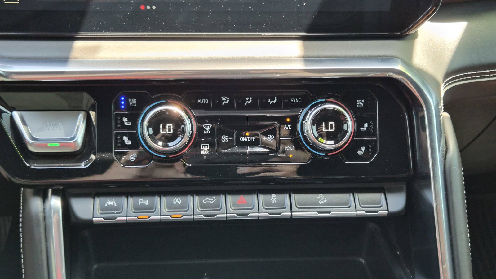 Used 2025 Onyx Black GMC Denali Ultimate image 21