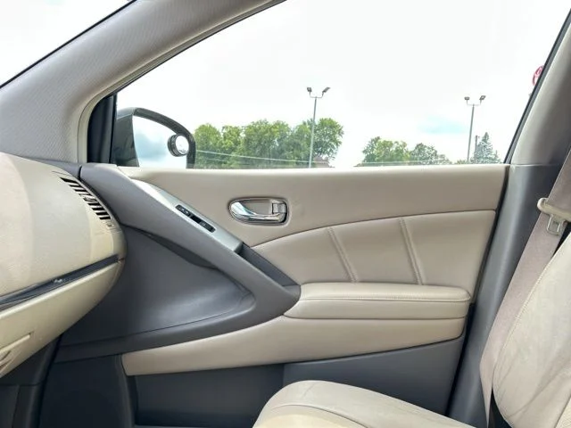 Used 2012 White Nissan SL image 41