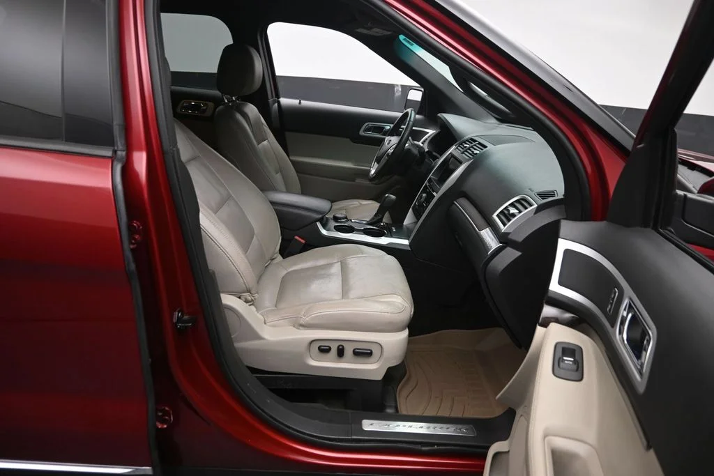 Used 2015 Red Ford Limited image 9