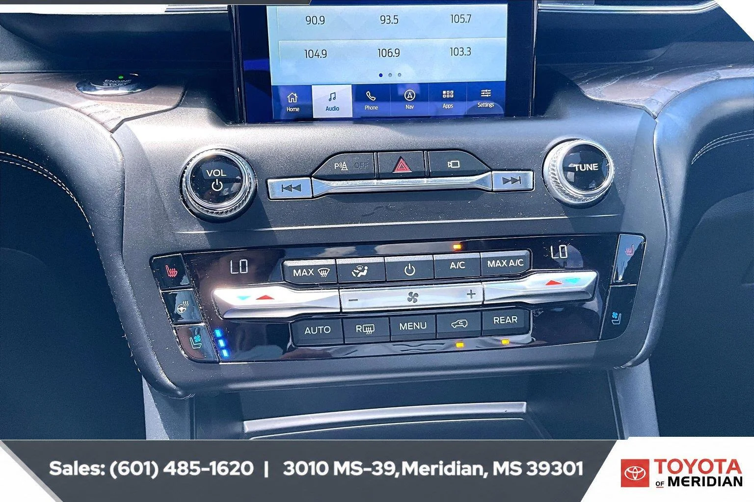 Used 2020 Iconic Silver Ford Platinum image 23