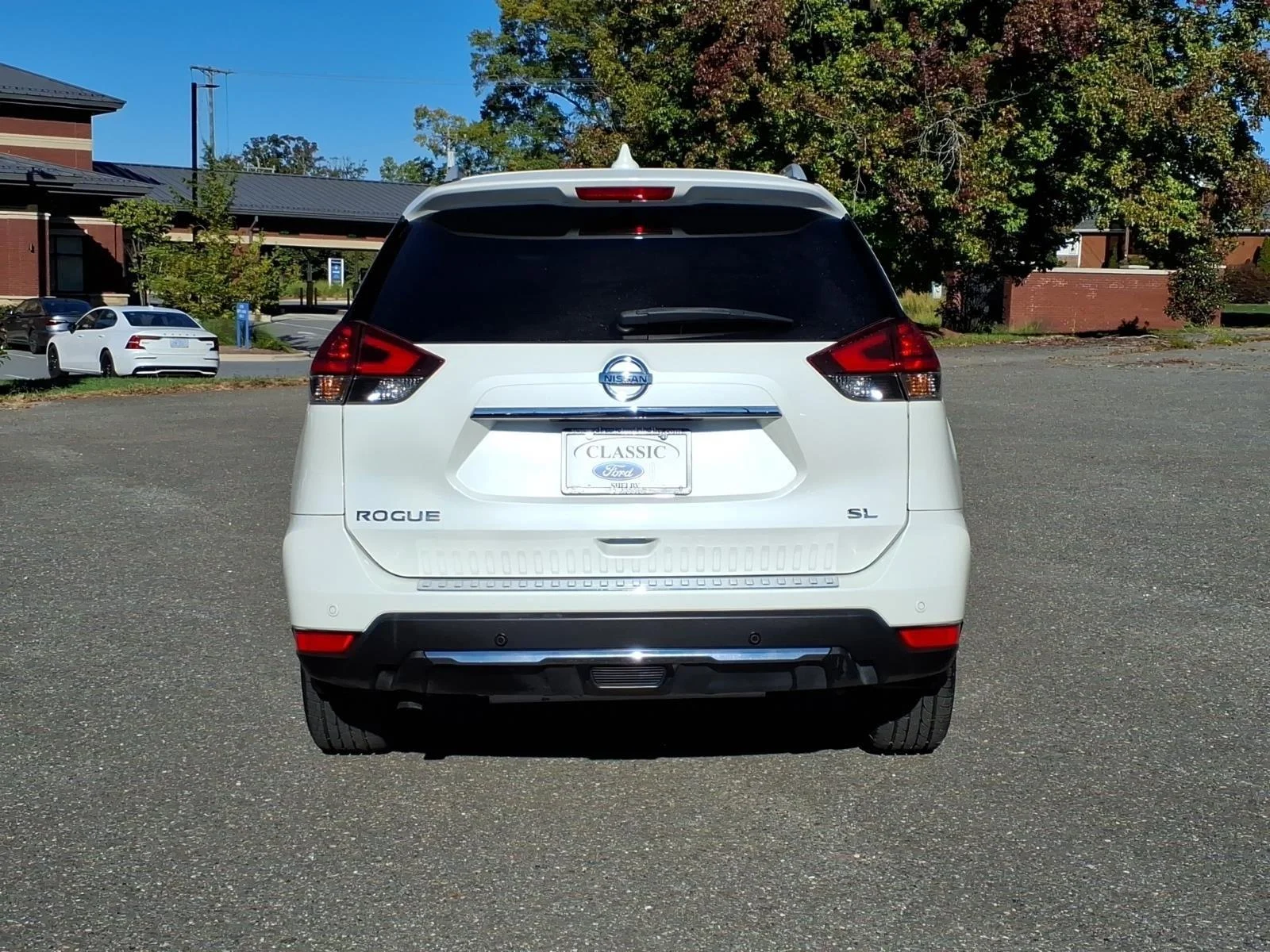 Used 2020 Pearl White Tricoat Nissan SL image 12