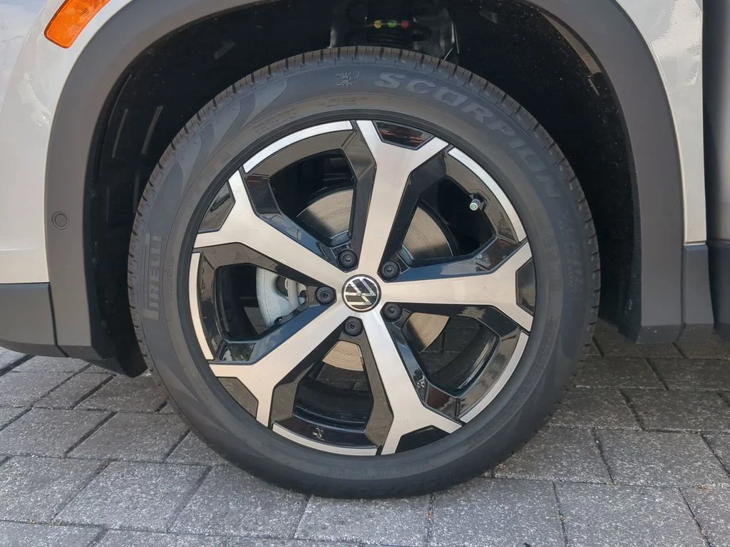 New 2026 Silver Volkswagen 2.0T SE image 33